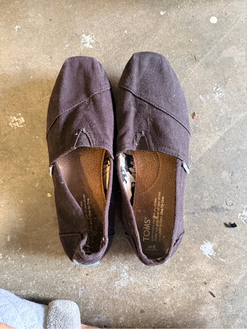 Toms women Slip-On Canvas Loafers in Dark Brown